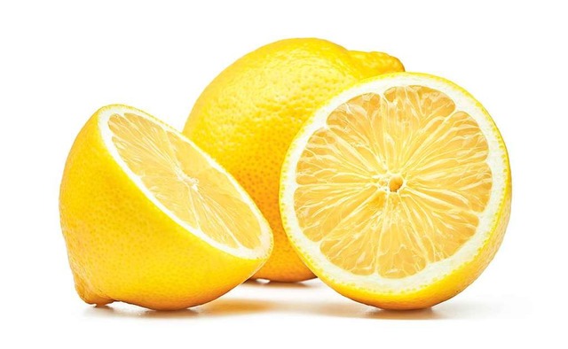 Zitronen enthalten fnf bis sieben Prozent Zitronensure.  | Foto: Pineapple studio  (stock.adobe.com)