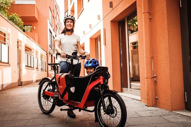 Ein Lastenrad wre fr die Frauen des ...hauses eine groe Hilfe (Symbolfoto) .  | Foto: Sebastian Hofer (dpa)