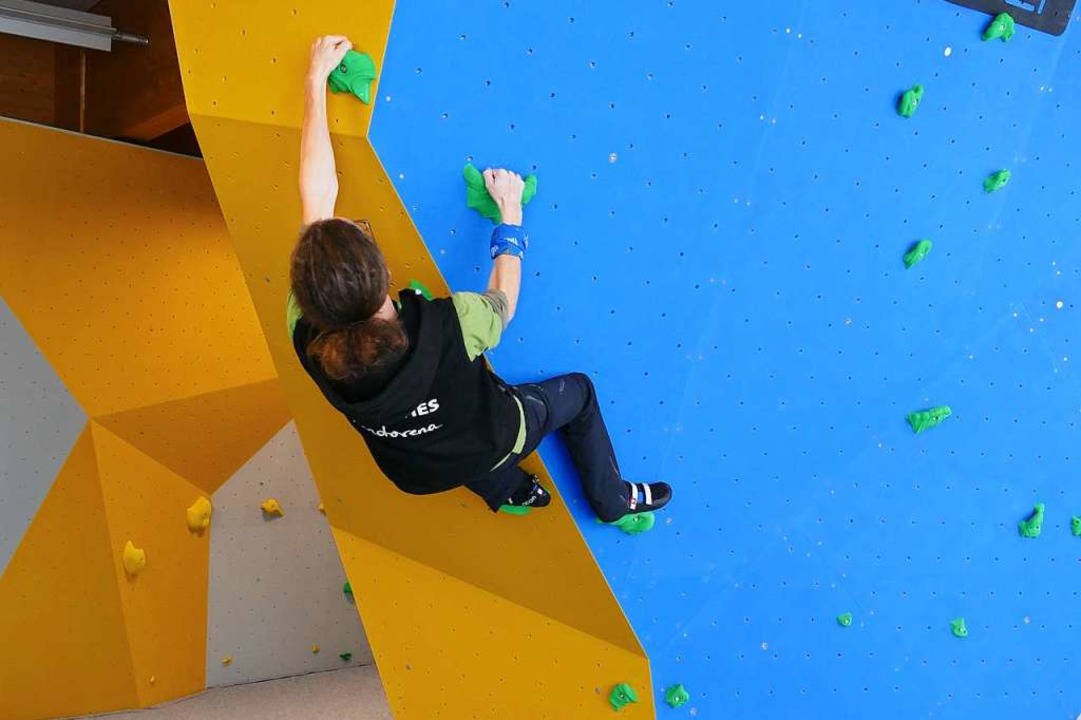 Beim Bouldern sind Kraft und Beweglichkeit gefordert.  | Foto: Ralf Morys