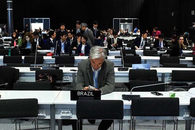 So lange wurde eine Sitzung der UN noc...nen ambitionierten Klimaschutz stellt.  | Foto: OSCAR DEL POZO (AFP)