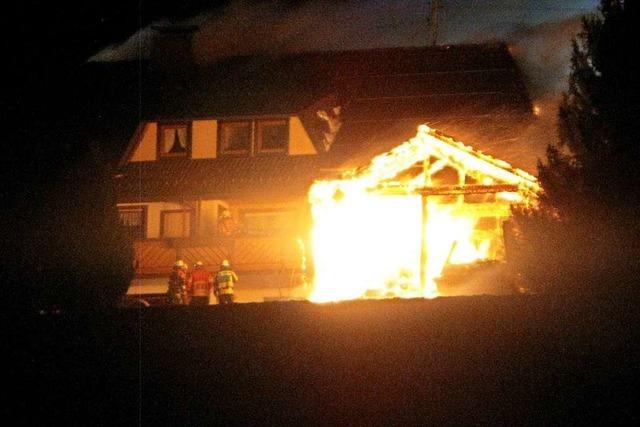 Zwei Mietwohnungen bei Brand in Bernau zerstört