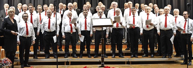 Zum Abschluss sangen die Singgemeinsch...ublikum  &#8222;O du frhliche&#8220;.  | Foto: Horatio Gollin