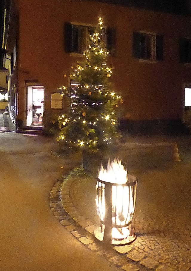 Feuertpfe und Feuerschalen sorgten fr knisternde Stimmung.  | Foto: Hans Jrgen Kugler