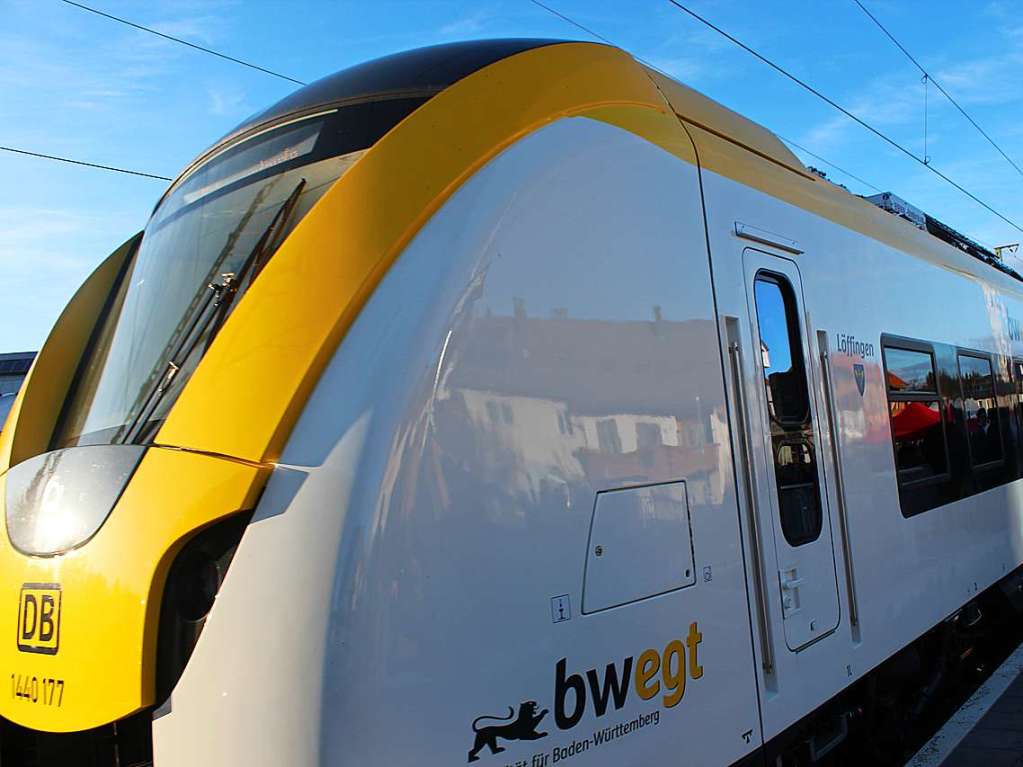 Groer Bahnhof in Lffingen bei der Zugtaufe am Samstag.