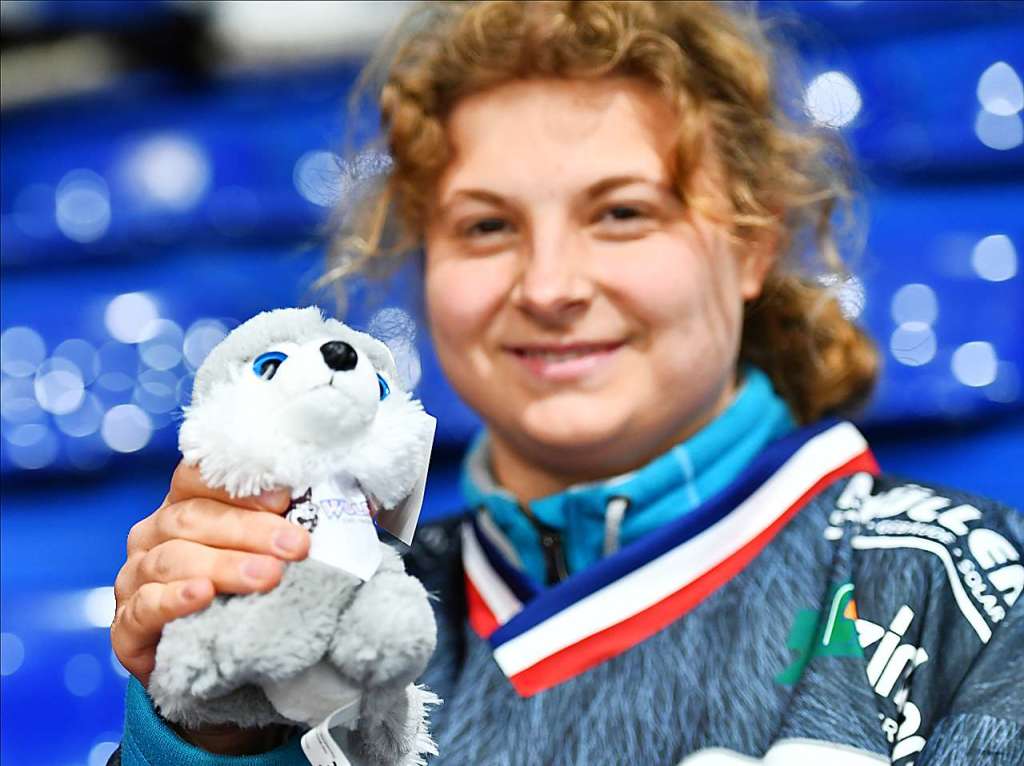 Teddy-Bear-Toss beim EHC Freiburg in der Echte-Helden-Arena