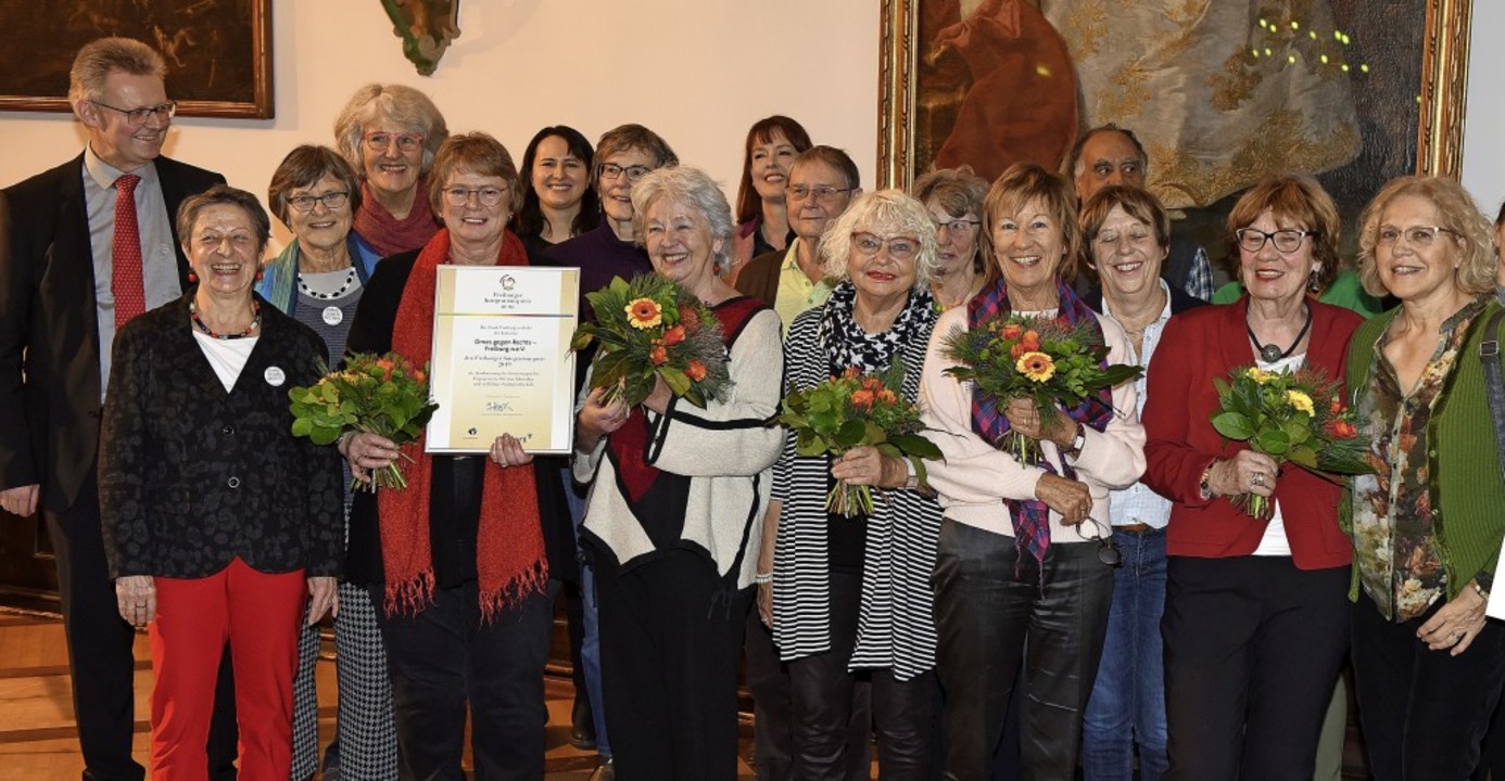 Der Erste Brgermeister Ulrich von Kir... die &#8222;Omas gegen Rechts&#8220;.   | Foto: Rita Eggstein