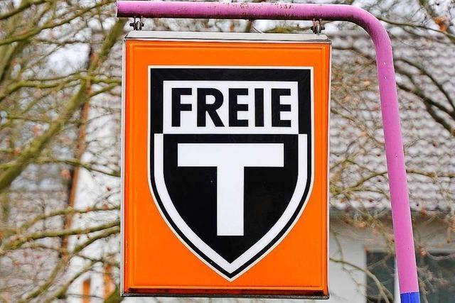 Maskierter Mann berfllt Tankstelle in Freiburg-Mooswald