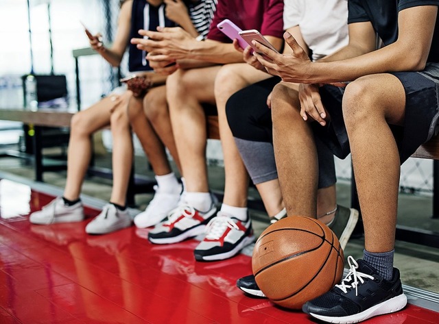 Chillen ist viel schner als Sport, finden viele Jugendliche.  | Foto: stock.adobe.com