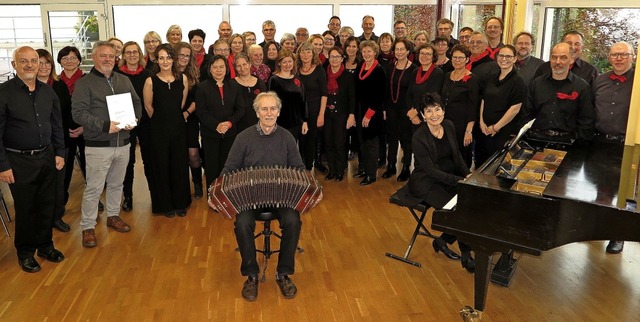 Am Probenwochenende in Staufen: Der Ka...lfgang Weniger. Am Klavier Jutta Haaf.  | Foto: Dorothee Philipp