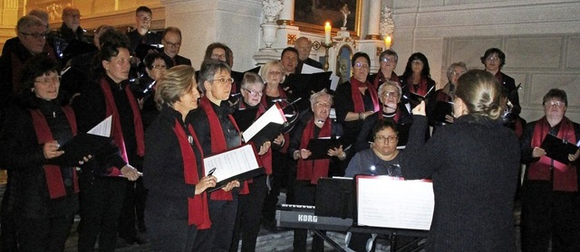 Die vereinigten Kirchenchre von Herri...esucher mit ihrem Vortrag in den Bann.  | Foto: Renate Griesser