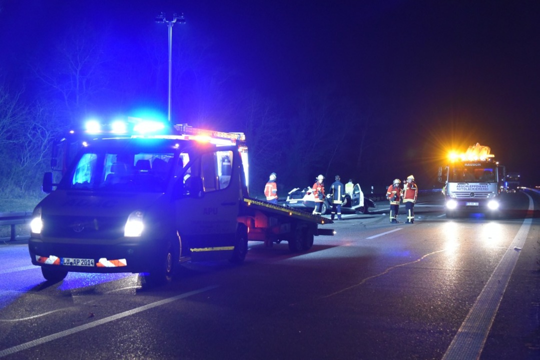 Folgenschwere Irrfahrt auf der A5: Bei...llingen wurden drei Menschen verletzt.  | Foto: Martin Eckert