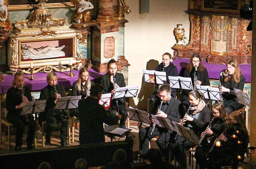 Das Ensemble &#8222;Die Klarinetten&#8...igent Fabio Croce in der Peterskirche.  | Foto: Ruth Seitz