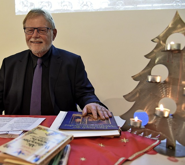 Joachim Kiefer, protestantischer Pfarr...nkliches zu vielen Weihnachtsbruchen.  | Foto: Benedikt Sommer