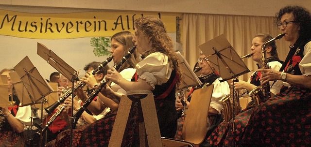 Die Besucher des Weihnachtskonzertes i...n, spielfreudigen Musikverein Albtal.   | Foto: Karin Stckl-Steinebrunner