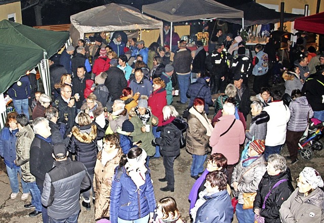 Andrang beim Weihnachtsdorf in Broggingen  | Foto: Werner Schnabl