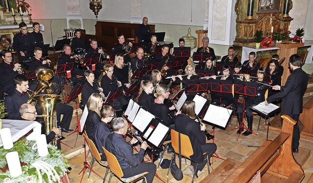 Ganz konzentriert: die Winzerkapelle beim Kirchenkonzert in Jechtingen  | Foto: Roland Vitt