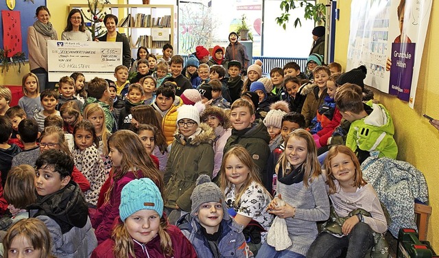 650 Euro haben die Kinder der Grundsch...dienst mit Sitz in Steinen gespendet.   | Foto: Ralph Lacher