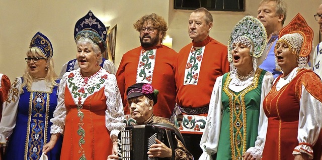 Farbenprchtig gewandet prsentierten ...skonzert in der Petruskirche Steinen.   | Foto: Roswitha Frey