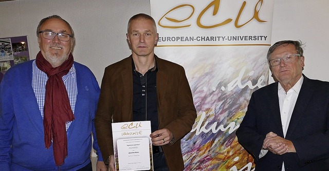 Joachim Klein (Mitte) wurde vom Vorsit...mit dem ECU-Frderpreis ausgezeichnet.  | Foto: Frank Kreutner