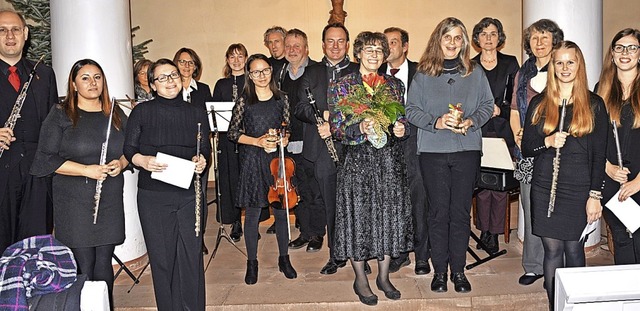 Den Mitwirkenden an der Abendmusik im ...ausener evangelischen Kirche  gedankt.  | Foto: Georg Diehl