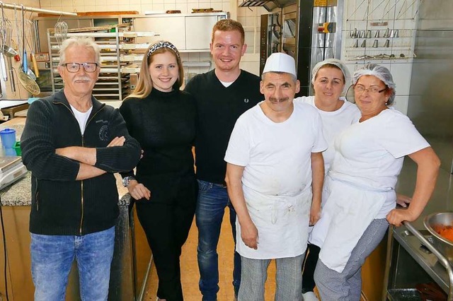 Die Backstube bleibt in Betrieb: Ralf ...Kunden sonst kaum zu Gesicht bekommen.  | Foto: Peter Gerigk