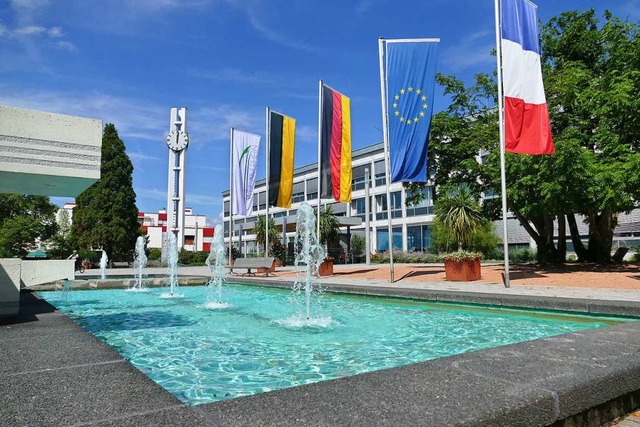 Der Brunnen vor dem Rathaus in Weil am Rhein.  | Foto: Elena Borchers