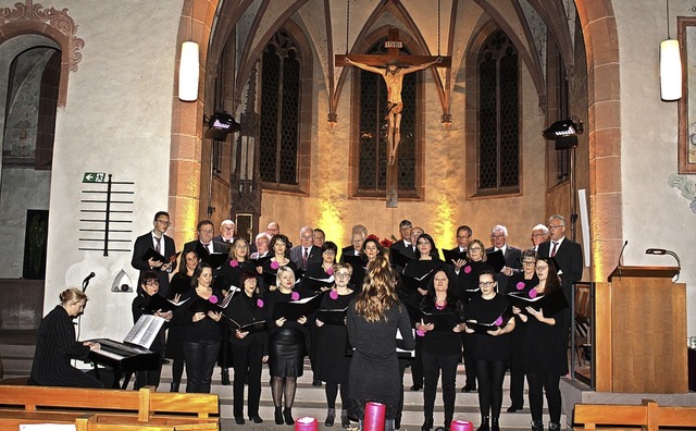 Der  gemischte Chor des Gesangvereins Malterdingen in voller Aktion  | Foto: Hans-Peter Schmid