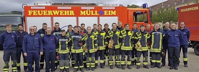 22 Feuerwehrleute und ihre Ausbilder n...r Prfung zur Truppfhrer-Ausbildung.   | Foto: Volker Mnch