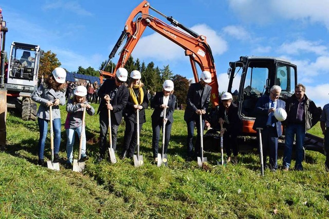 Im Oktober erfolgte der Spatenstich f...in der Herrischrieder Verwaltung  ein.  | Foto: Michael Krug