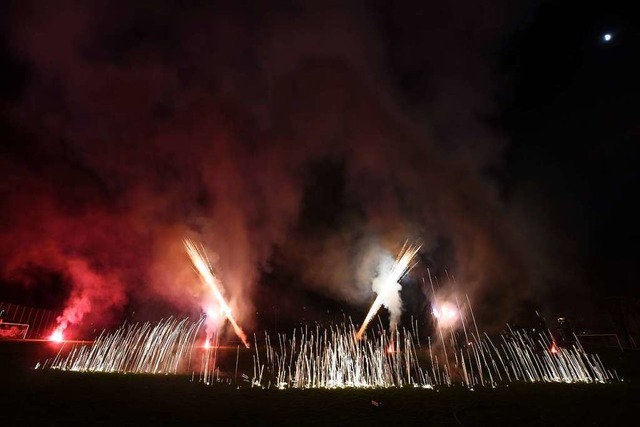 Feuerwerk hat Tradition, produziert aber auch dicke Luft.  | Foto: Rita Eggstein