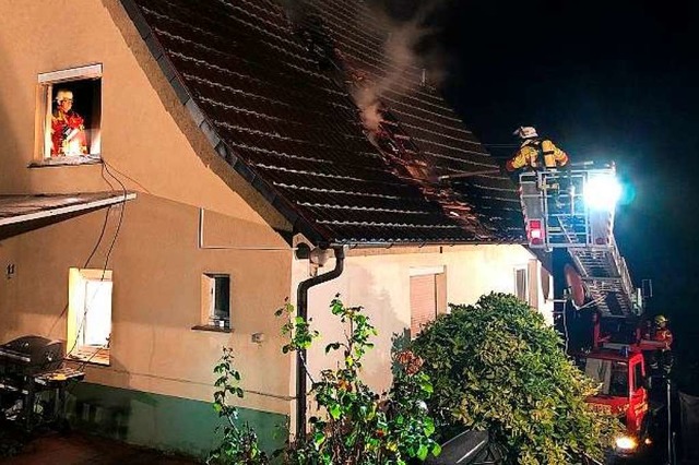 Vllig unbewohnbar ist das Wohnhaus in... Helfern fnf Stunden lang im Einsatz.  | Foto: Feuerwehr Herbolzheim