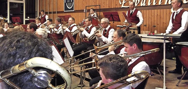 Der Musikverein Ewattingen zog beim Ja...nberg gestaltet wurde, alle Register.   | Foto: Gertrud Rittner