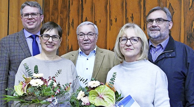 Brgermeister Tobias Benz verabschiede...lum, Karin Lischer und Dieter Albiez.   | Foto: Verena Pichler