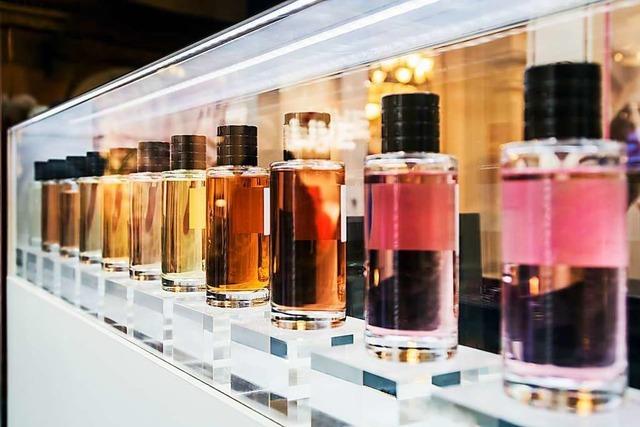 Zwei Frauen wollen in Lrrach Parfum im Wert von 1600 Euro stehlen