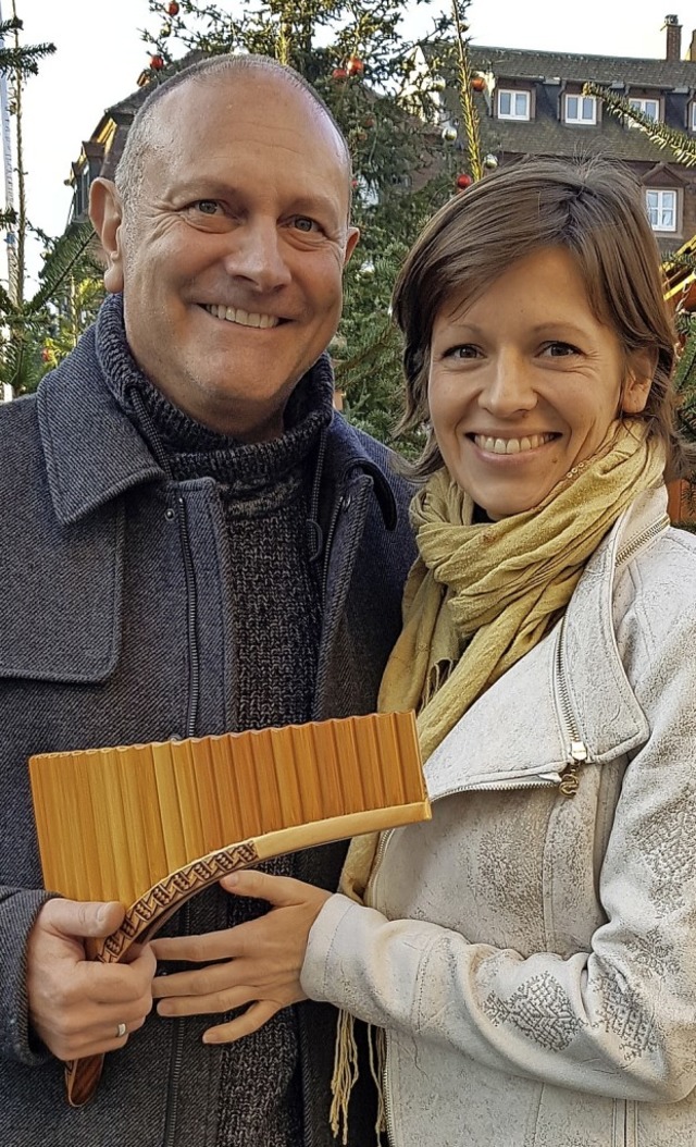 Oscar Javelot mit Ehefrau und Sngerin Bettina Ankermann.  | Foto: Gerhard Walser