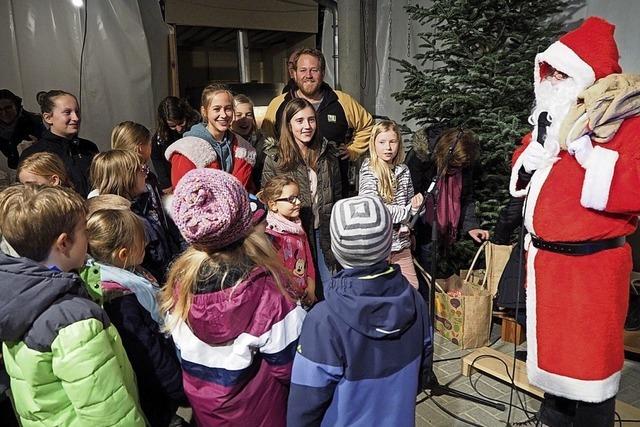 Den Weihnachtsmann herbeigesungen