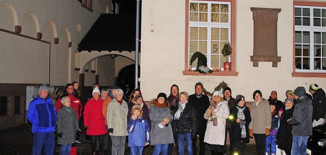 Auch das  Adventsfenstertreffen am Rat...unklen Dachboden vergessenen Trompete.  | Foto: Gemeinde Binzen