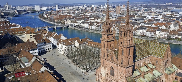 In exponierter Lage ber dem Rhein: das 1000 Jahre alte Basler Mnster  | Foto: Oliver Hochstrasser