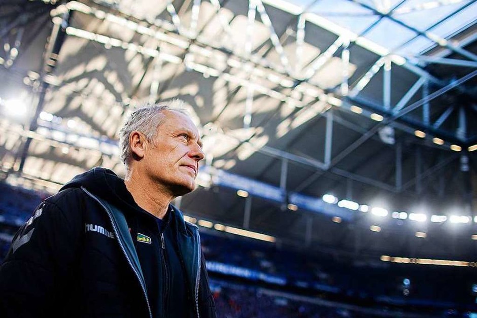 SC-Trainer Christian Streich vor dem Anpfiff. (Foto: Rolf Vennenbernd (dpa)) SC-Trainer Christian Streich vor dem Anpfiff. (Foto: Rolf Vennenbernd (dpa))