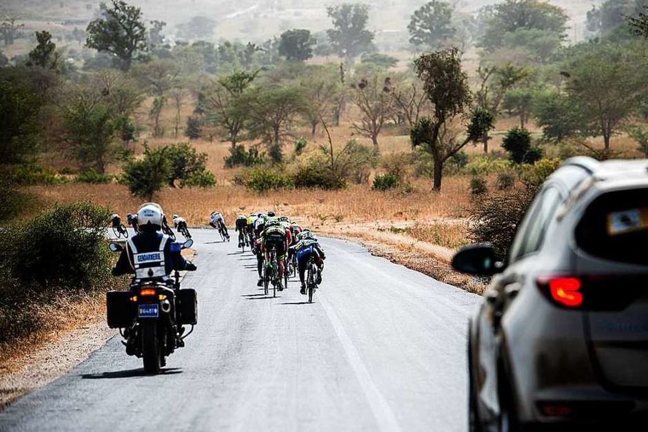 Embrace the world ("Umarme die Welt"), ein Radrennteam für Amateursportler, mit Fahrern aus Freiburg, Lörrach oder aus dem Schwarzwald, bei der Tour du Senegal. Es war ein großes Abenteuer. (Foto: Nils Langner) Embrace the world ("Umarme die Welt"), ein Radrennteam für Amateursportler, mit Fahrern aus Freiburg, Lörrach oder aus dem Schwarzwald, bei der Tour du Senegal. Es war ein großes Abenteuer. (Foto: Nils Langner)