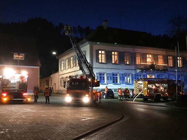 Groer Einsatz fr die Wehren aus Sulz...Ballrechten-Dottingen und Heitersheim.  | Foto: Volker Mnch