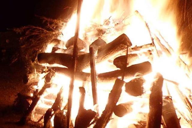 Eimeldingen feiert die Wintersonnwende mit Feuer und Grillwurst
