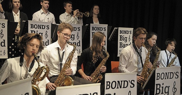 Viel Beifall gab&#8217;s fr den souvernen Auftritt von Bond&#8217;s Big Band.  | Foto: Regine Ounas-Krusel