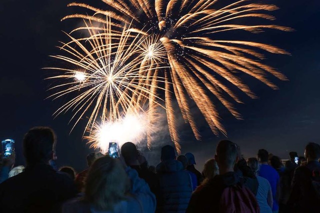 Du willst zu einer Silvesterparty der ... wird satirisch auf Freiburg geblickt.  | Foto: Michael Fousert (unsplash.com)