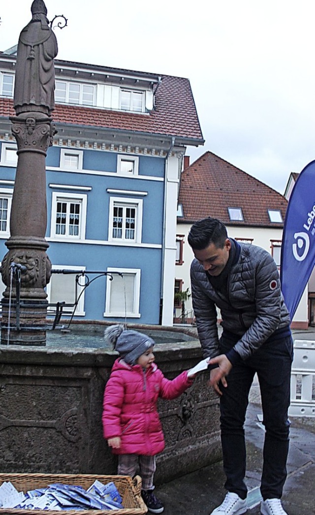 &#8222;Babba, do hesch wieder einer!&#...und fehlerfreie Ziehung der Gewinner.   | Foto: Bernd Fackler