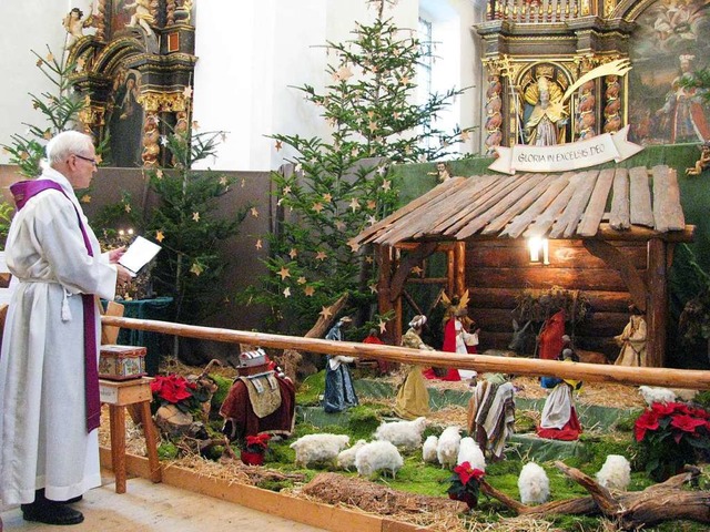 In der Trudpertskapelle  gab Pfarrer J...bauern und den Besuchern seinen Segen.  | Foto: Manfred Lange