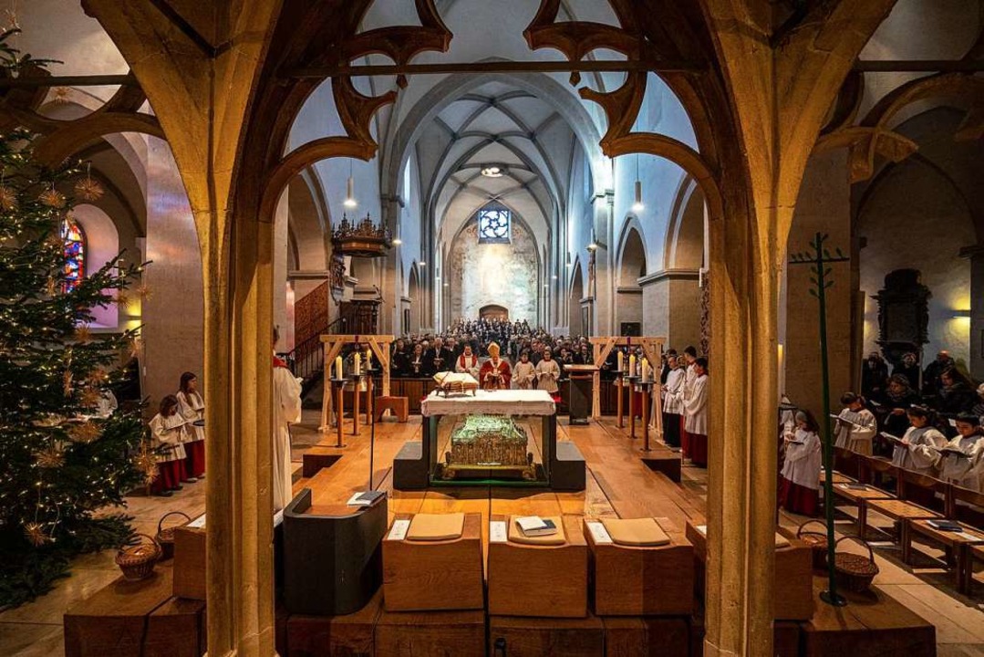 Erzbischof Burger weiht zwei neue Glocken für das Breisacher Münster ...