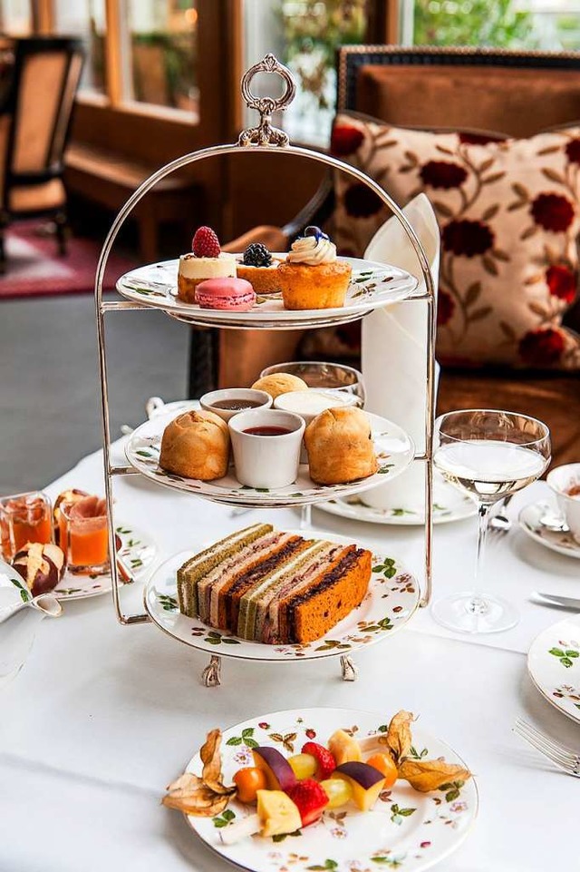 Platz nehmen und entspannen: Zwei Stun... nachgereicht wie ofenfrische Scones.   | Foto: Grand Hotel Les Trois Rois 