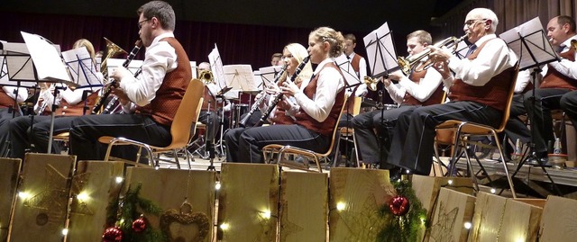 Der Musikverein &#8222;Harmonie&#8220;...gab ein beeindruckendes Jahreskonzert.  | Foto: Karla Scherer