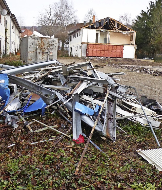 Baustelle Hochburger Strae: Die Abbru...tischen Wohnbaugesellschaft erfolgen.   | Foto: Sylvia-Karina Jahn